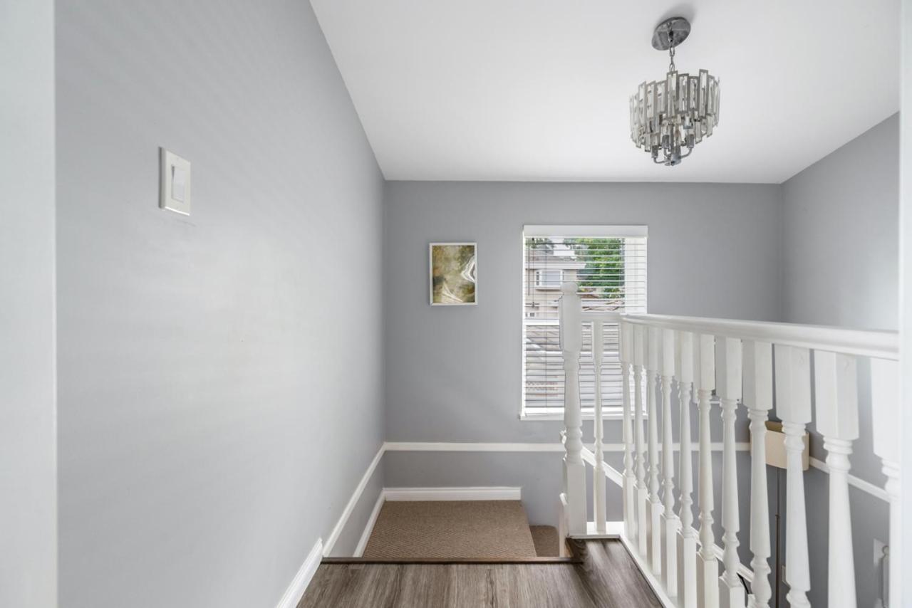וונקובר Stylish Dual Bedroom Suite In Van West מראה חיצוני תמונה