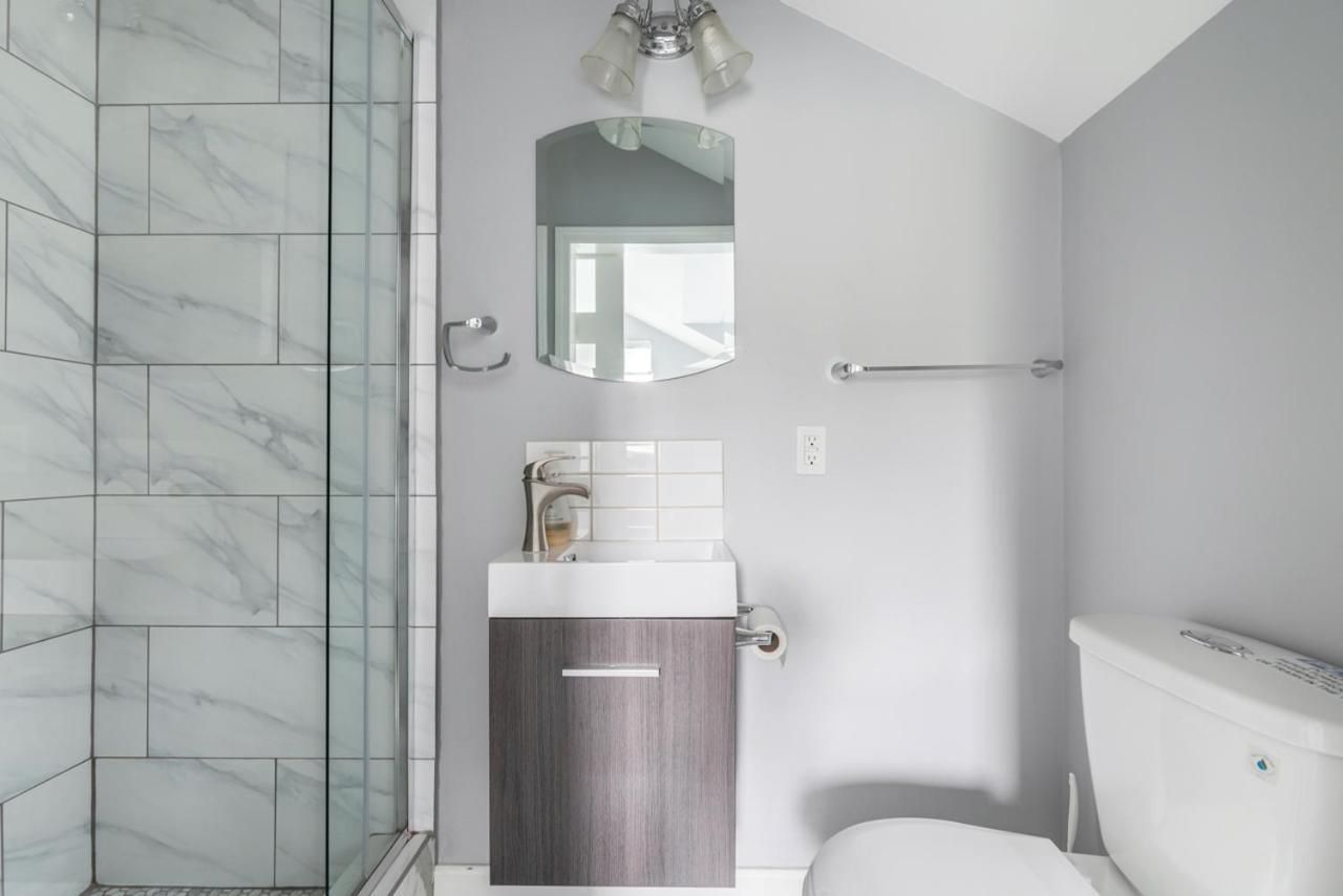 וונקובר Stylish Dual Bedroom Suite In Van West מראה חיצוני תמונה