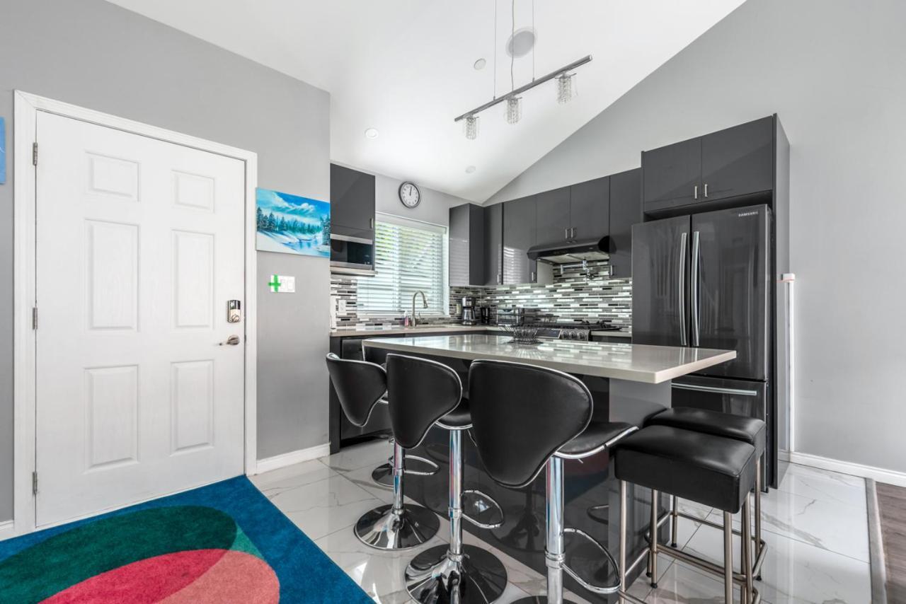 וונקובר Stylish Dual Bedroom Suite In Van West מראה חיצוני תמונה